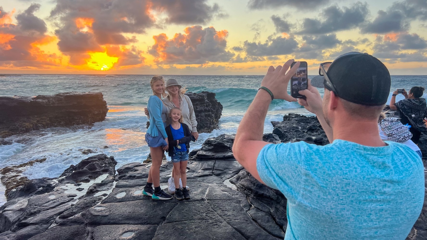 Take the best family photos at sandy beach oahu